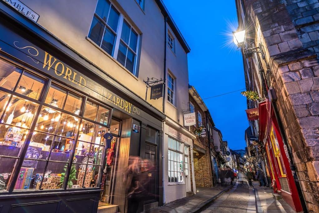 יורק Luxury Apartment Opposite The Shambles מראה חיצוני תמונה
